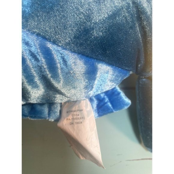 Finding Dory Disney Store Authentic 16" Bean filled Plush Fish Finding Nemo - Picture 6 of 6